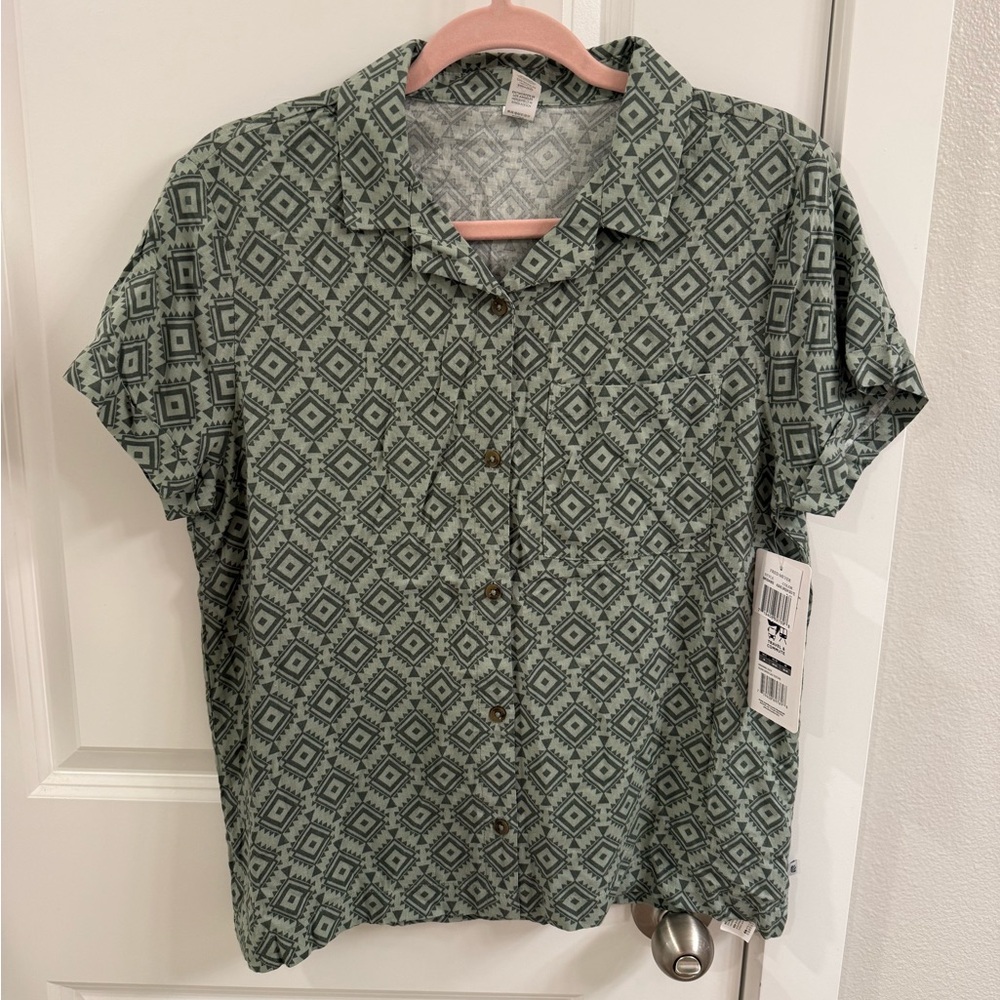 NWT Marika Sz medium green patterned shirt